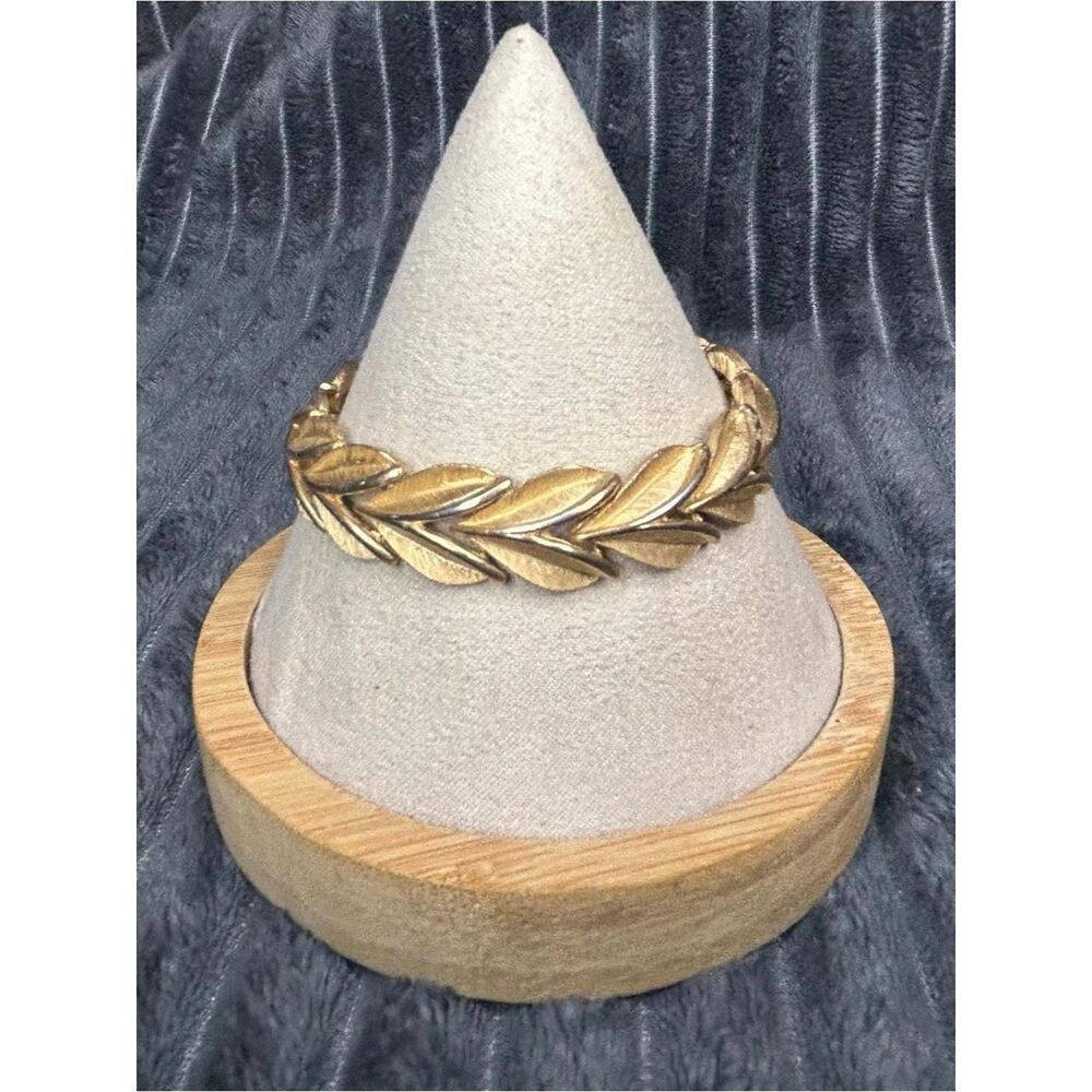 Vintage Gold Tone Textured Laurel Leaf Linked Chain Statement Bracelet